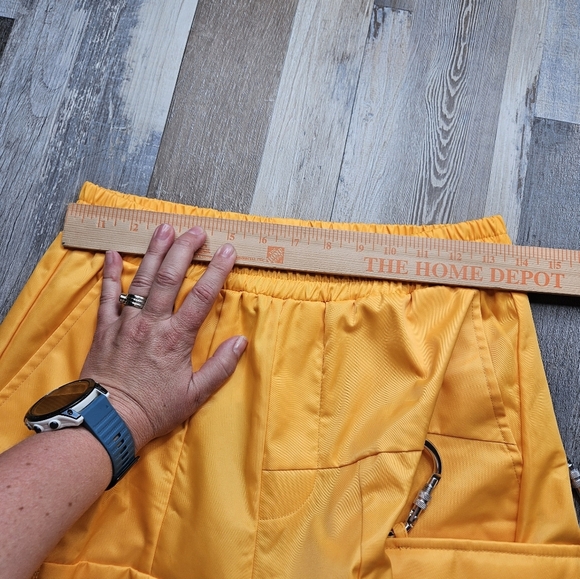 Renowned Nylon Carabiner Shorts Yellow Medium NEW with Tags - Picture 6 of 8